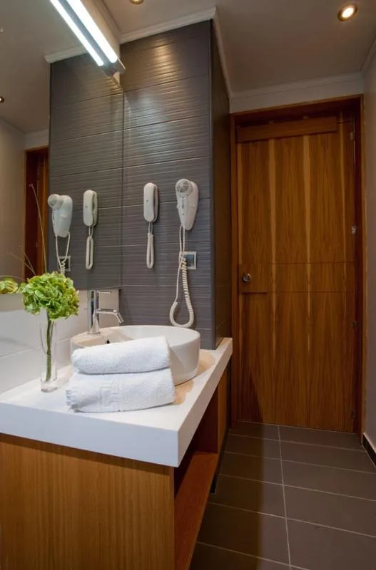 جناح تنفيذي بانورامي بإطلالة مع أريكة، Semiramis City Hotel 5/6