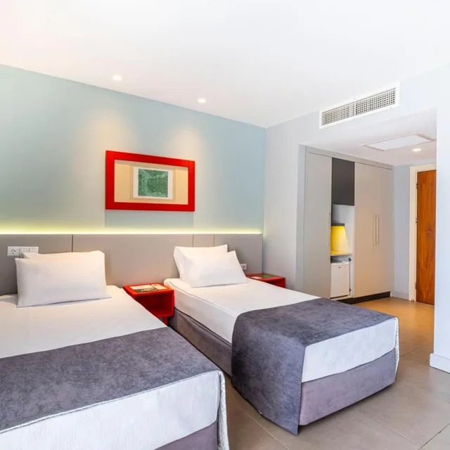 غرفة عائلية بحمام مشترك، Queens Park Le Jardin 2/8