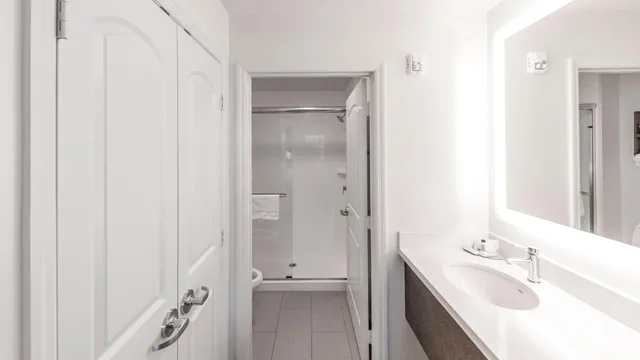 جناح بسرير كينج وسريرين كوين بإطلالة على المسبح بغرفتي نوم، Staybridge Suites Naples Marco Island 2/2