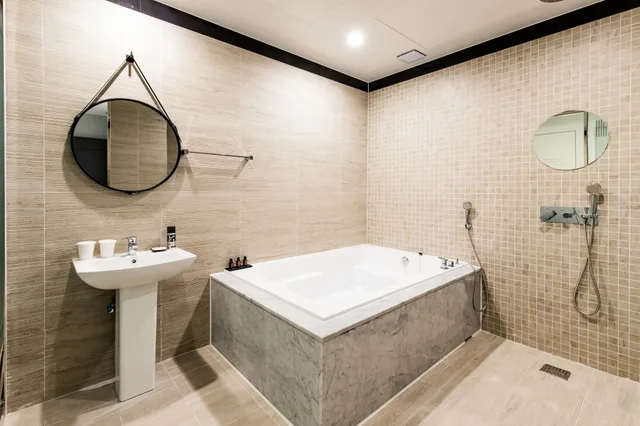 غرفة بزنس بسرير مزدوج وسرير فردي، Air Sky Hotel Busan 6/7
