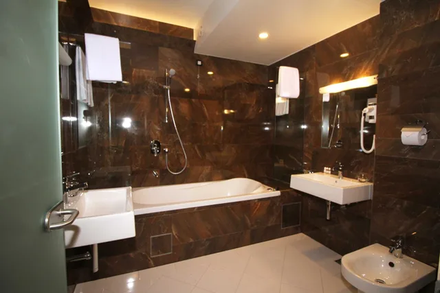 جناح جونيور بشرفة، Hotel International Prishtina Spa Prishtina 7/8