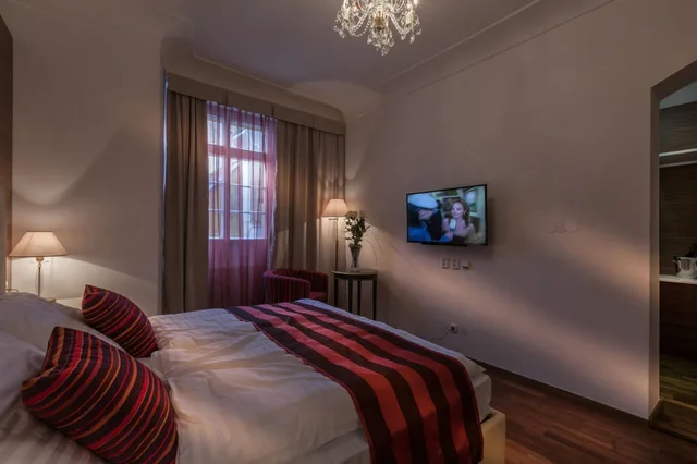 غرفة ديلوكس بسرير كوين، Little King Hotel U Malvaze 1/10