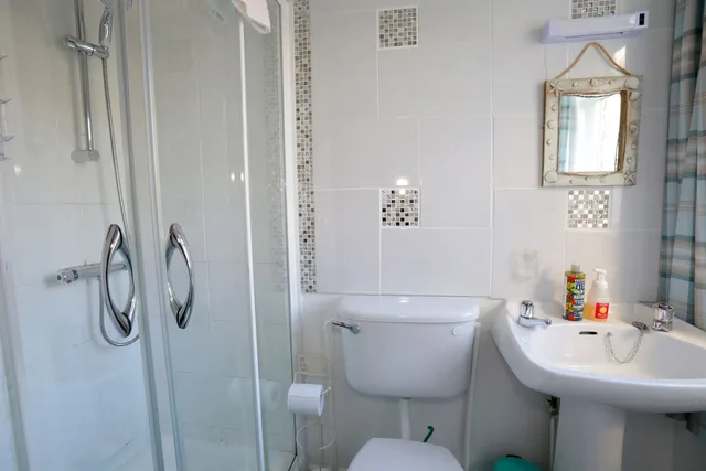 غرفة قياسية بسرير مزدوج، Bryn Woodlands House 6/9