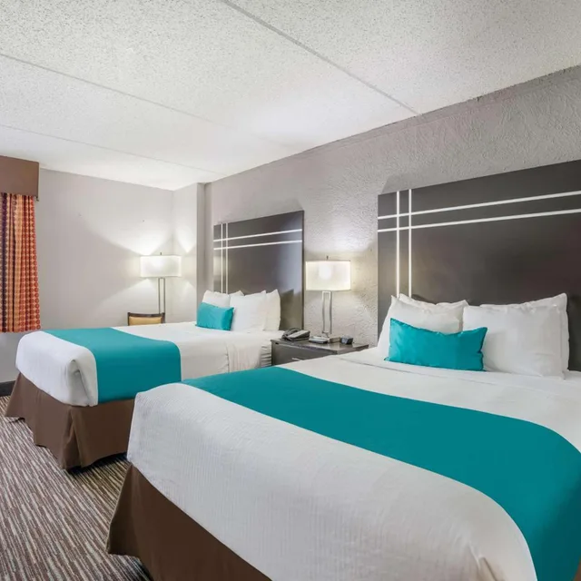 غرفة بسريرين كوين لذوي الإعاقة، Best Western Waukesha Grand 2/5