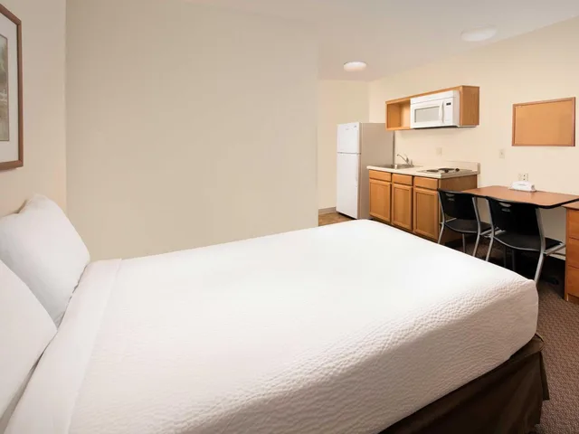 غرفة بسريرين مزدوجين، WoodSpring Suites Midland 1/6