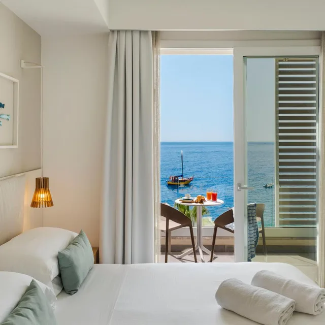 غرفة ديلوكس بسرير كينج بإطلالة على البحر، Albatros Beach Hotel 2/10