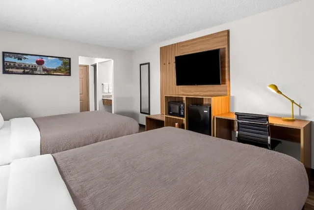 غرفة بسريرين كوين، Quality Inn Cornelia GA 2/4