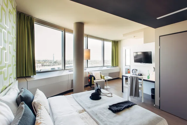 غرفة قياسية بسريرين منفصلين بإطلالة على النهر، harrys home Wien Millennium Tower 2/10