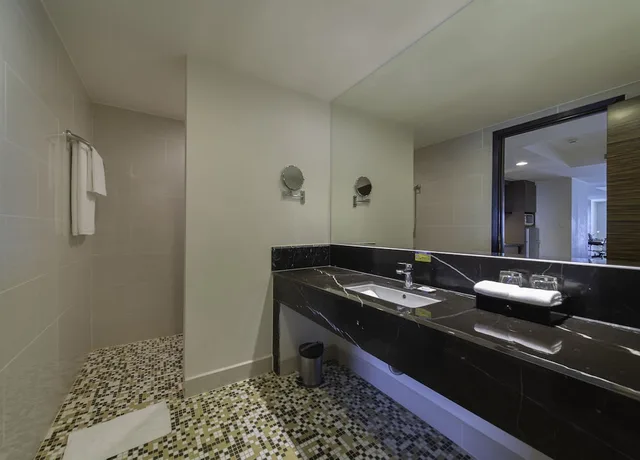 Junior Suite Queen, Havana Nha Trang Hotel 6/6