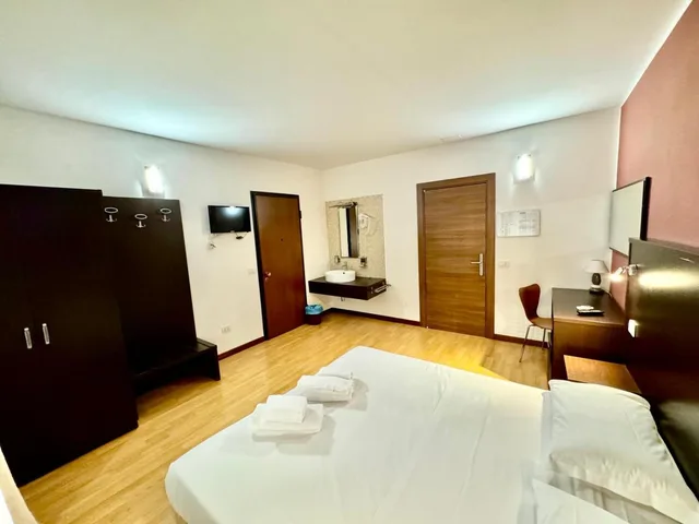 Room, Double Bed, External Bathroom، Guidi 4/7