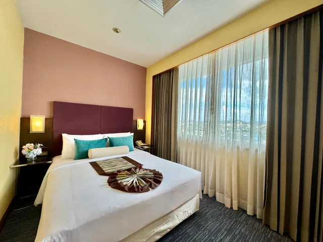 جناح جونيور بسرير كوين، PHUKET MERLIN HOTEL 1/2