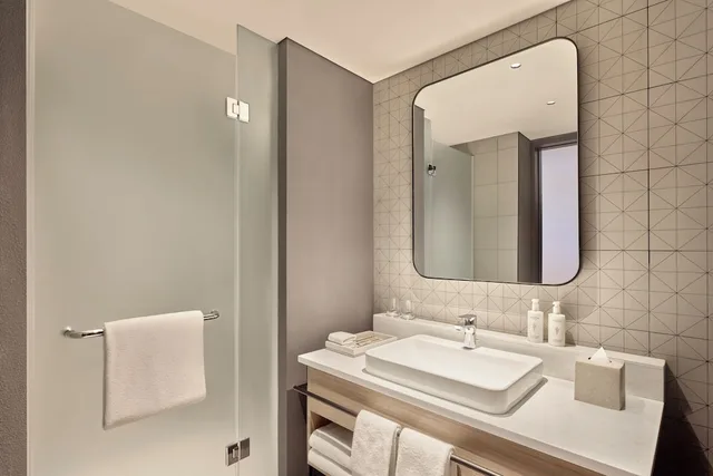 جناح ديلوكس بسرير كينج بغرفة نوم واحدة، Hilton Garden Inn Bengaluru Embassy Tech Village 4/4