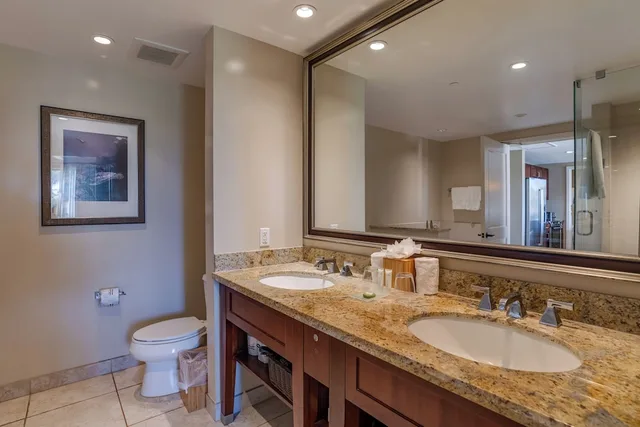 1 Bedroom, King Bed, Resort View, 2 Sofa, Den, OUTRIGGER Honua Kai Resort & Spa 7/9