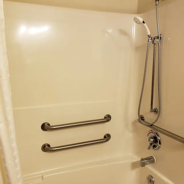 غرفة بسرير مزدوج، Cobblestone Inn & Suites Merrill 7/7