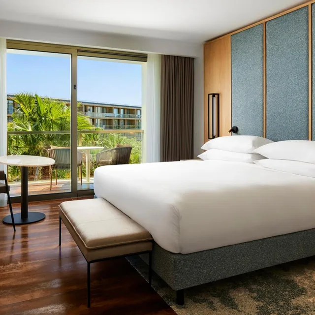 1 Bedroom, Suite, King Bed, Resort View, Sofa, Balcony, Club Lounge Access، Algarve Marriott Salgados Golf Resort & Conference Center 3/10