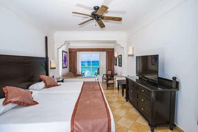2 Bedroom Junior Suite Ocean View SJMF، Hotel RIU Palace Aruba All Inclusive 1/3