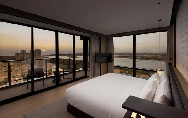 Junior Suite, Studio, King Bed, River View, Balcony، CROWNE PLAZA TAINAN 6/9