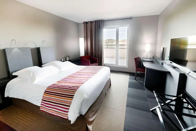 Standard, Queen Bed, Balcony or Terrace، Best Western Plus Hotel Gergovie 3/8
