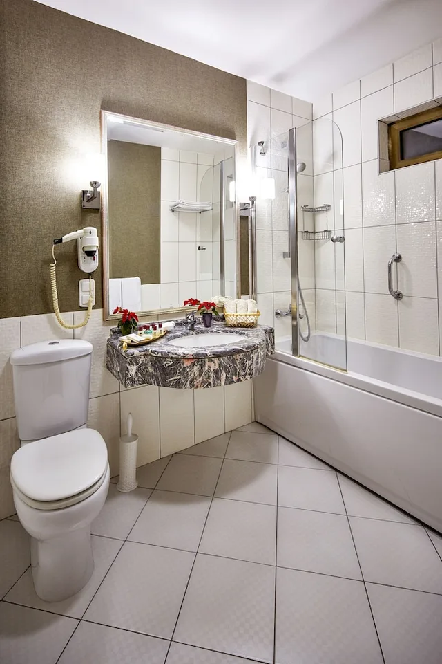 غرفة قياسية ثلاثية بسرير كوين وسرير فردي، Gunes Hotel Merter Istanbul 10/10