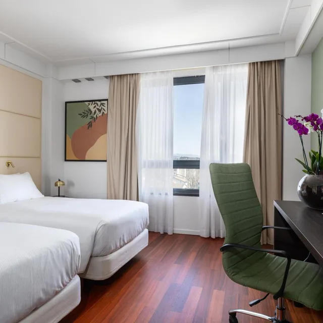 غرفة بسرير فردي بإطلالة على المدينة، DoubleTree by Hilton Florence Metropole 3/8
