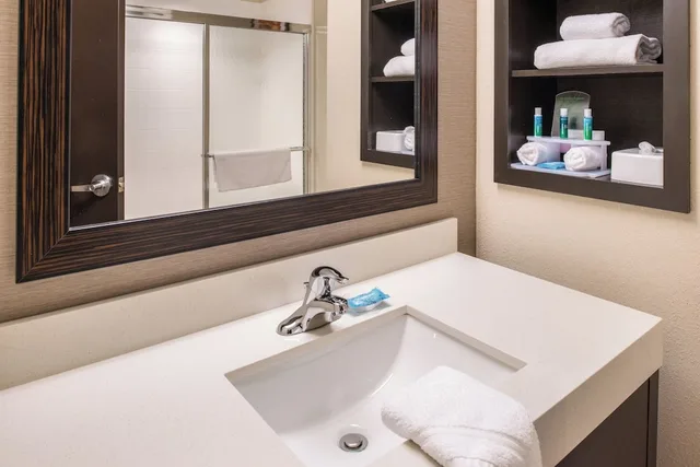جناح بسريرين كوين لذوي الإعاقة، Holiday Inn Express Suites Monroe 3/4