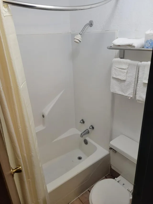 غرفة مفردة، Econo Lodge West 2/2