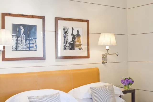Gallery، Gallery Art Hotel 10/10
