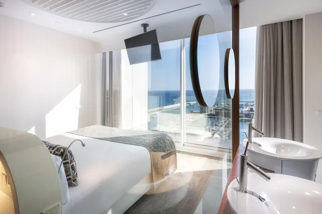 جناح سيغنتشر، Hotel Marina Badalona 4/5