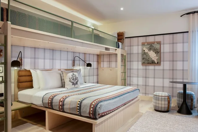 Room, King Bed, Bunk Bed, Moxy Banff 1/6