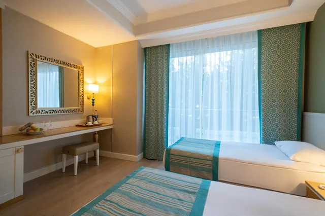 غرفة كومفورت ثلاثية بسرير مزدوج وسرير فردي، Karmir Resort And Spa Hotel 1/1