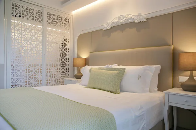 غرفة ديلوكس بإطلالة على البحر، Avaton Luxury Beach Resort - Relais and Chateaux 2/5
