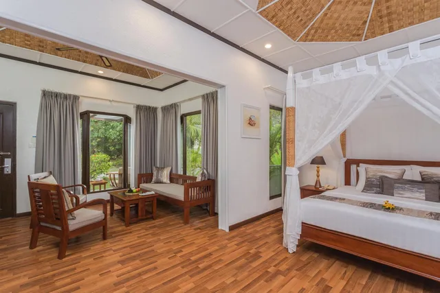 DELUXE BEACHFRONT ROOM-Transfer Excluded، Bandos Maldives 2/10