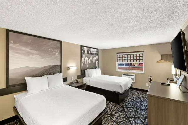 غرفة بسريرين مزدوجين، Super 8 by Wyndham Charlottesville 3/5