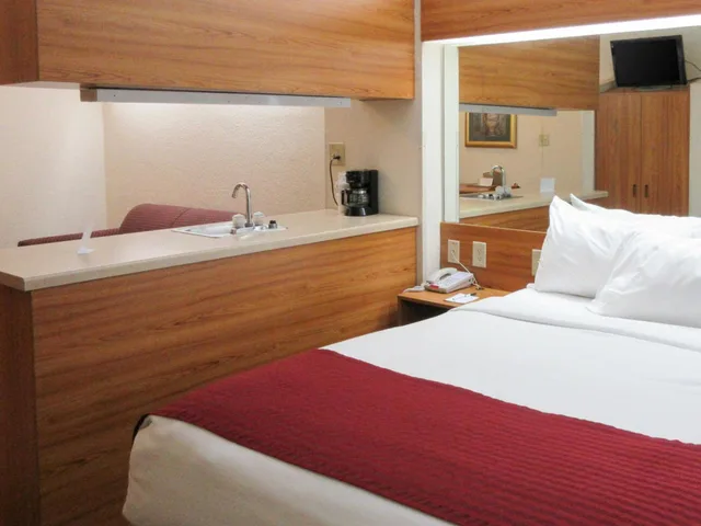 غرفة بسرير كوين، Quality Inn & Suites Robbinsville NC 2/4