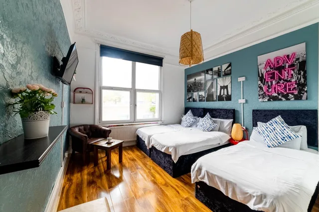 غرفة ثلاثية، Book a Bed Hostels (ex. Venture Hostel) 1/3