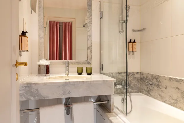 جناح جونيور كلاسيكي، Hotel Le Lavoisier 6/7