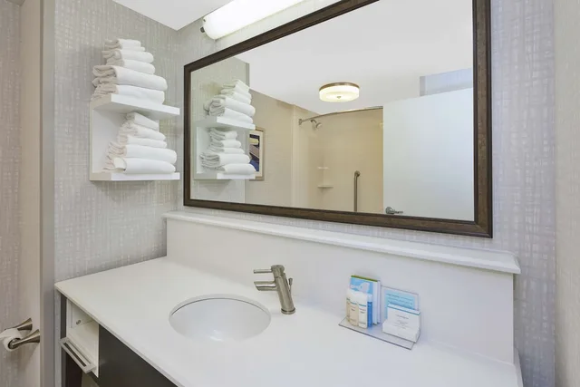 غرفة قياسية بسريرين كوين، Hampton Inn & Suites Wells-Ogunquit 10/10