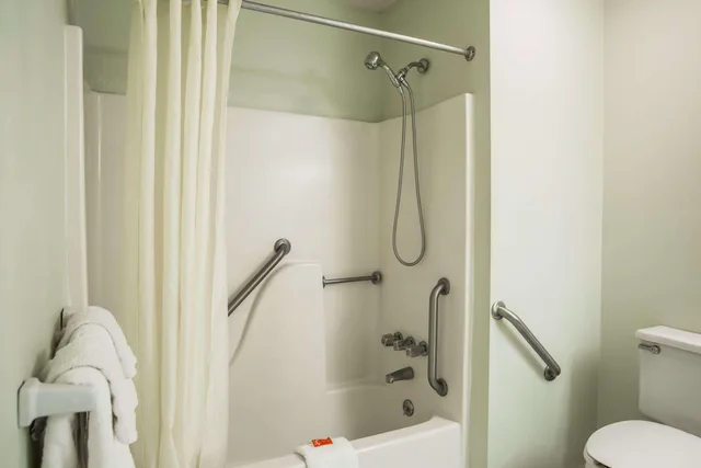 غرفة بسرير كينج لذوي الإعاقة، Econo Lodge Crystal Coast 5/5