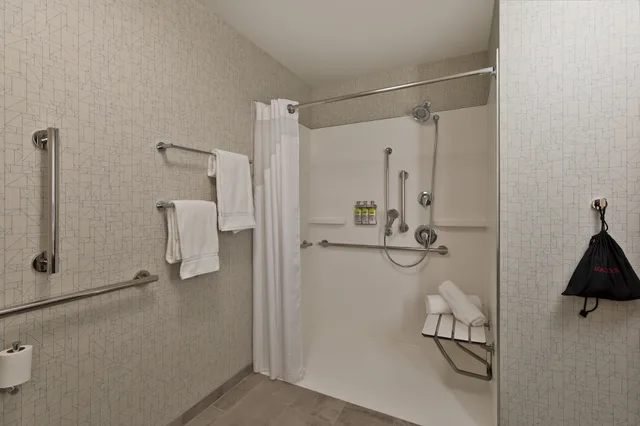 غرفة قياسية بسرير كينج لذوي الإعاقة، Holiday Inn Express Suites Portland Airport Cascade Stn 4/4