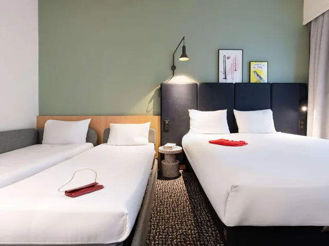 Standard, Double and Twin Beds, ibis Paris Grands Boulevards Opera 9th Hotel 4/8