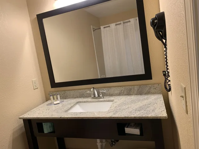 غرفة بسرير كينج لذوي الإعاقة، Days Inn And Suites By Wyndham Florence Jackson Area 4/5