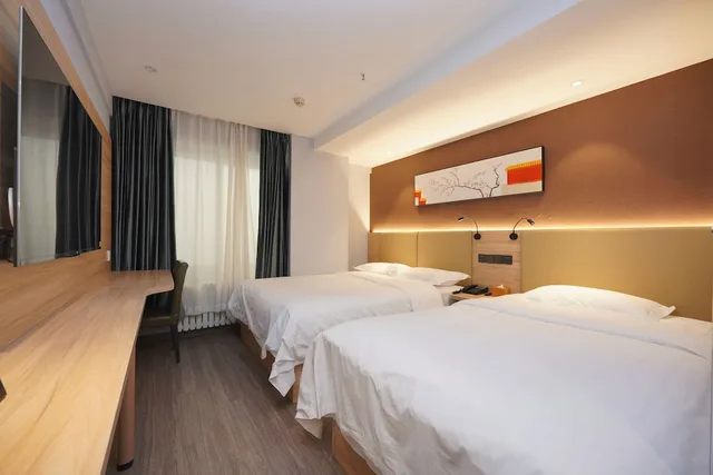 غرفة سوبيريور عائلية بسرير مزدوج وسرير فردي، Beijing Dongdan Hotel 1/3
