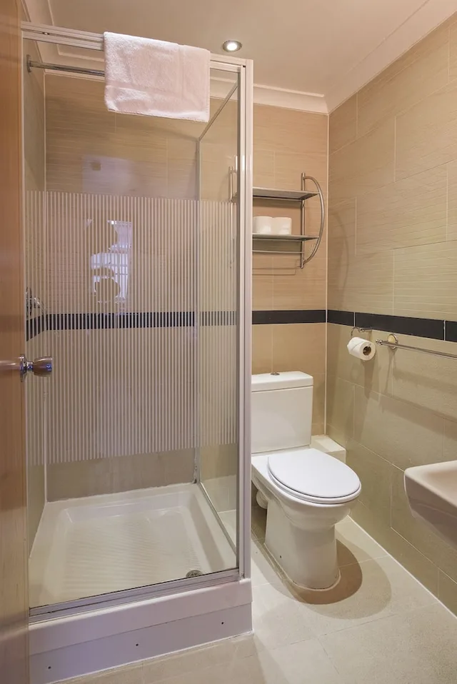 غرفة مفردة، Linden House 7/10