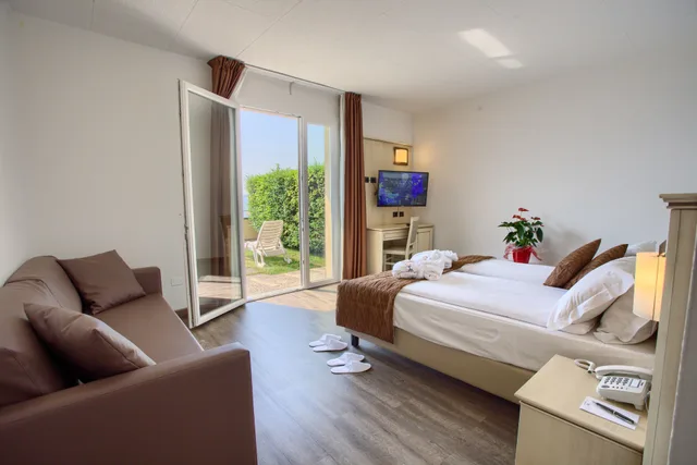 غرفة سوبيريور بإطلالة على البحيرة، Hotel Le Balze Aktiv & Wellness 2/3