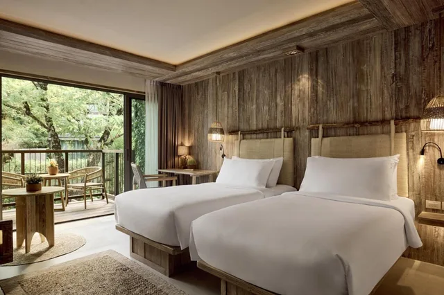 جناح بسريرين منفصلين وسرير كينج بإطلالة على الحديقة بغرفتي نوم، Dinso Resort 6/18
