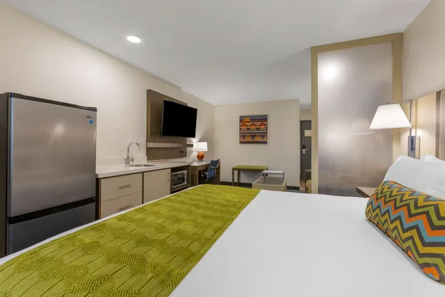 جناح بسرير كينج مع أريكة، Best Western Plus Yuma Foothills Inn & Suites 1/3