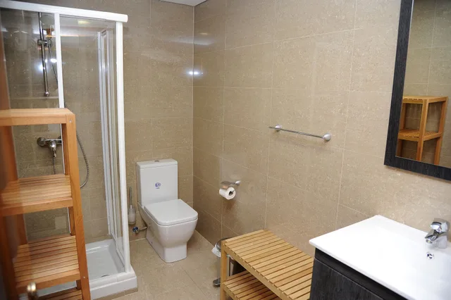 شقة اقتصادية بستة أسرّة بـ3 غرف نوم مع أريكة، Mola Suites 3/3