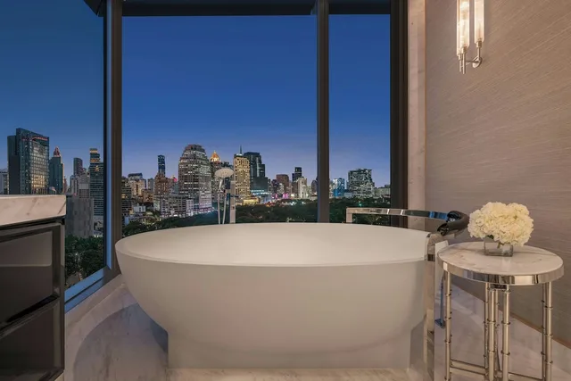 جناح عائلي بسرير كينج وسريرين مزدوجين بشرفة مع دخول صالة النادي، The Ritz-Carlton, Bangkok 4/5
