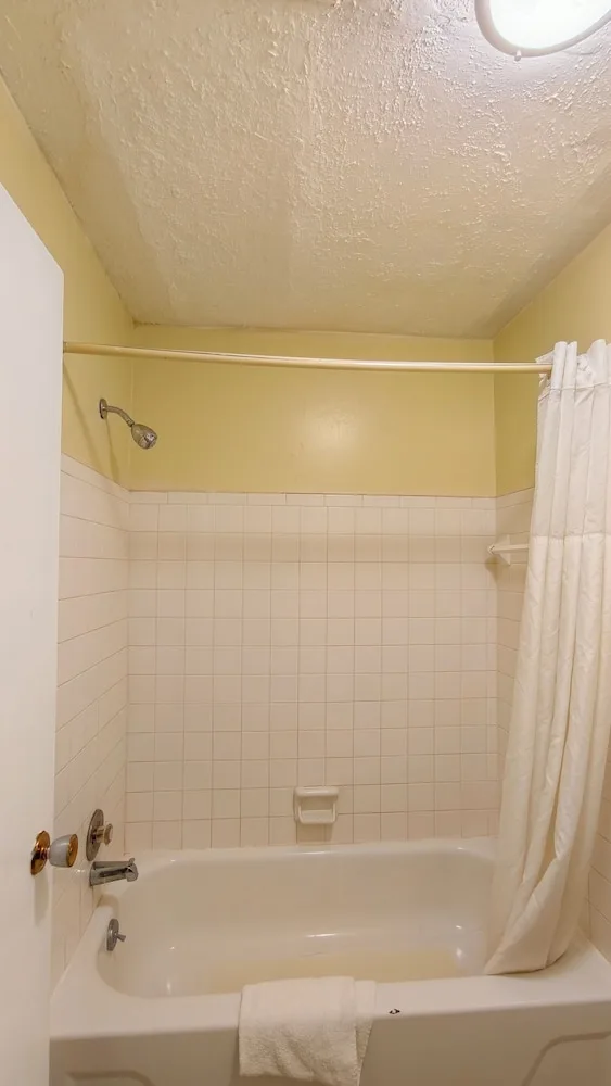 غرفة بسرير كينج للمدخنين، Liberty Inn Scottsboro Near Lake Guntersville 2/2