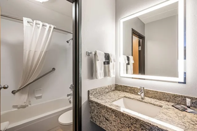 غرفة بسرير كينج، Americinn By Wyndham Bemidji 9/10